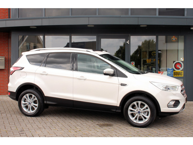 Ford Kuga 1.5 Ecoboost automaat Titanium | Half Leer | CarPlay   Android auto | Winter pakket