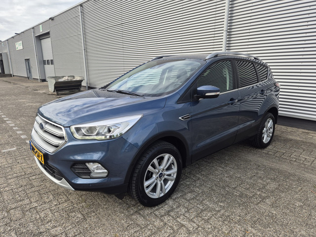 Ford Kuga 1.5 EcoBoost Titanium ,airco,cruise,applecarplay android,navigatie camera,parkeersensoren,trekhaak,