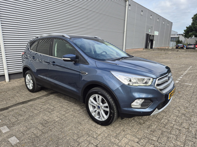ford-kuga-1.5-ecoboost-titanium--airco-cruise-applecarplay-android-navigatie-camera-parkeersensoren-trekhaak-