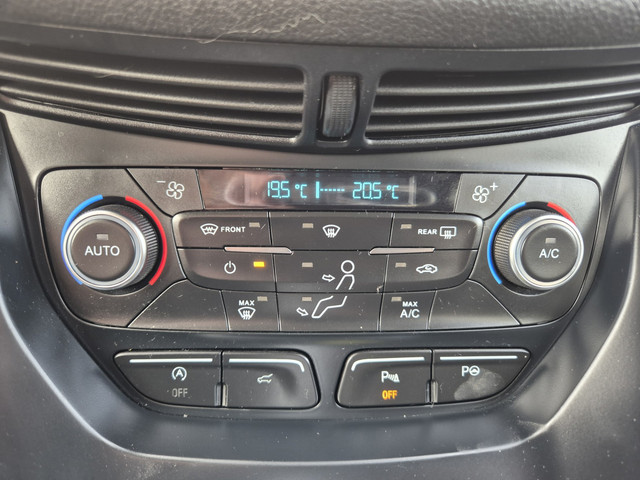 Ford Kuga 1.5 EcoBoost Titanium ,airco,cruise,applecarplay android,navigatie camera,parkeersensoren,trekhaak,