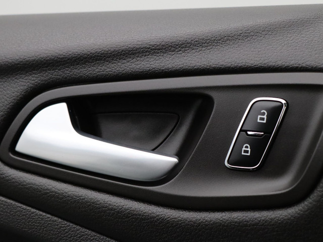 Ford Kuga 150pk Titanium Styling Pack Camera | Cruise | Navi | Parkeersens. v+a | Stoel- voorruitverw. | Trekhaak