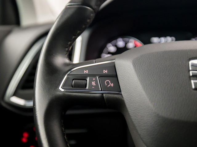 Seat Ateca 1.5 TSI Sport 150Pk Automaat (APPLE CARPLAY, GROOT NAVI, CLIMATE, CAMERA, SPORTSTOELEN, TREKHAAK, GETINT GLAS, CRUISE, NIEUWSTAA