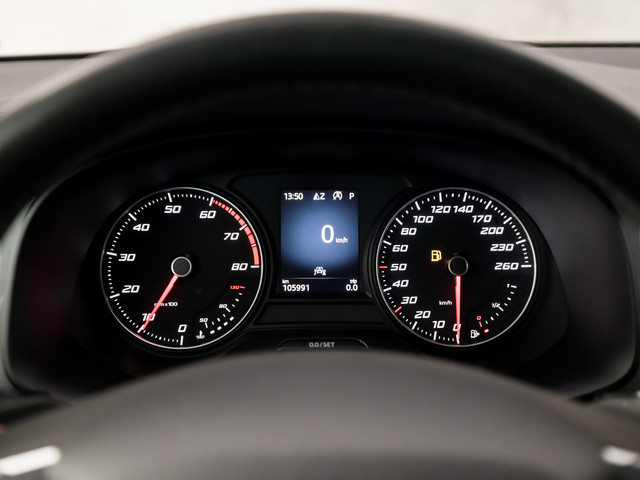 Seat Ateca 1.5 TSI Sport 150Pk Automaat (APPLE CARPLAY, GROOT NAVI, CLIMATE, CAMERA, SPORTSTOELEN, TREKHAAK, GETINT GLAS, CRUISE, NIEUWSTAA