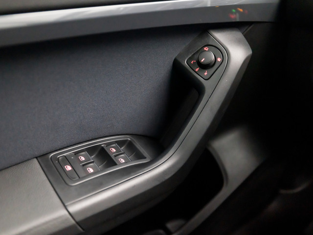 Seat Ateca 1.5 TSI Sport 150Pk Automaat (APPLE CARPLAY, GROOT NAVI, CLIMATE, CAMERA, SPORTSTOELEN, TREKHAAK, GETINT GLAS, CRUISE, NIEUWSTAA
