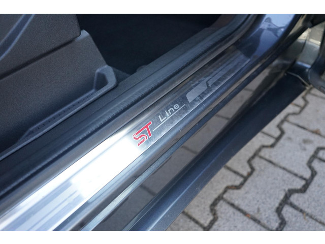 Ford Kuga 1.5 EcoBoost ST Line Cruise, Pano, Xenon, Clima,
