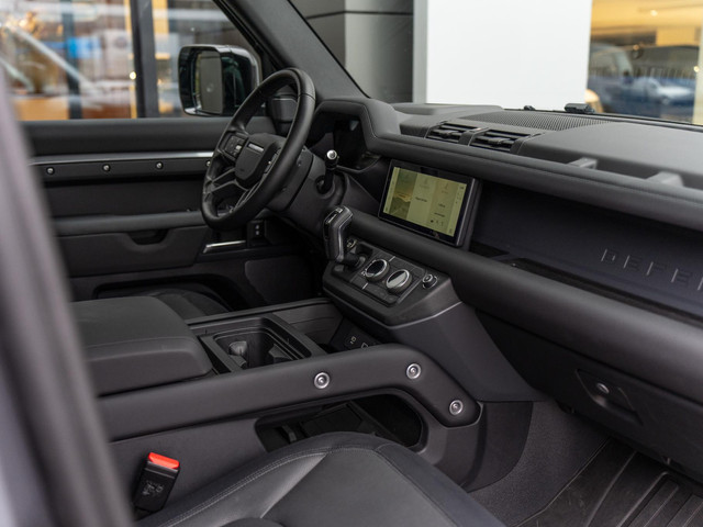 Land Rover Defender P400e 110 X-Dynamic SE