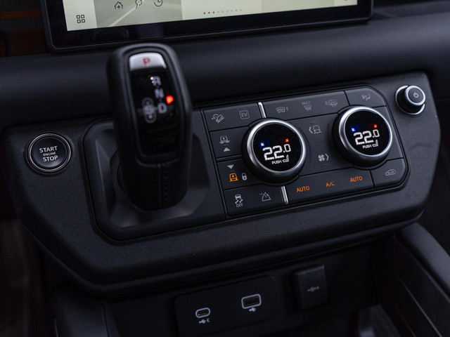 Land Rover Defender P400e 110 X-Dynamic SE