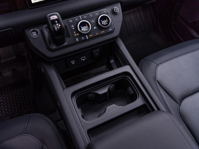 Land Rover Defender P400e 110 X-Dynamic SE
