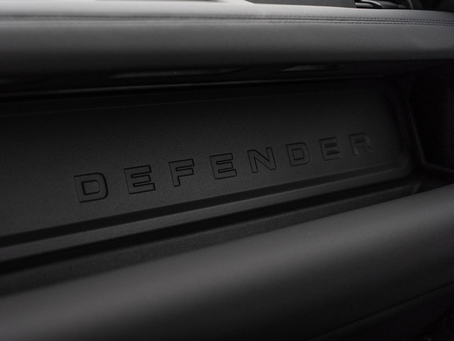 Land Rover Defender P400e 110 X-Dynamic SE