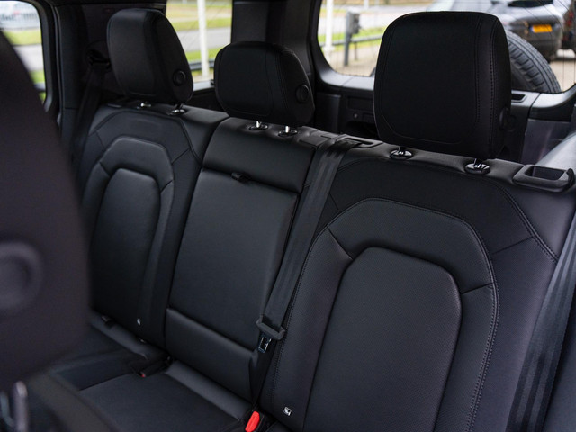Land Rover Defender P400e 110 X-Dynamic SE