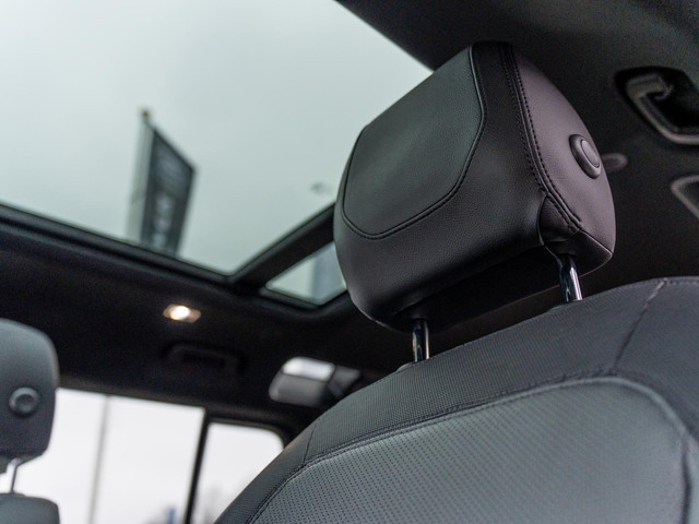 Land Rover Defender P400e 110 X-Dynamic SE