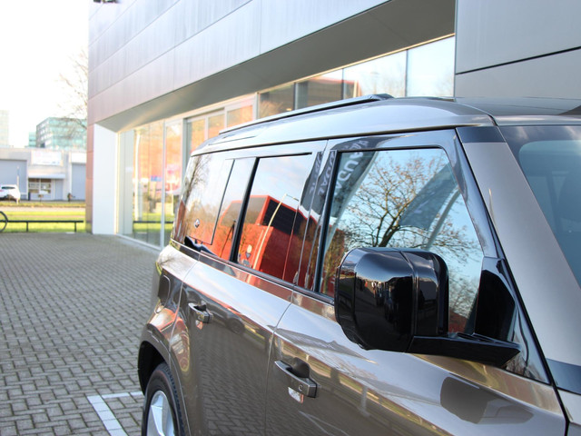 Land Rover Defender 110 P400e XS Edition Land Rover Defender 110 P400e 110 XS Edition *