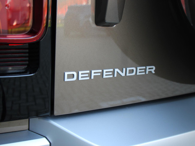 Land Rover Defender 110 P400e XS Edition Land Rover Defender 110 P400e 110 XS Edition *