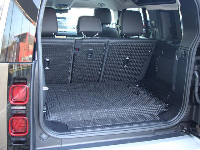 Land Rover Defender 110 P400e XS Edition Land Rover Defender 110 P400e 110 XS Edition *