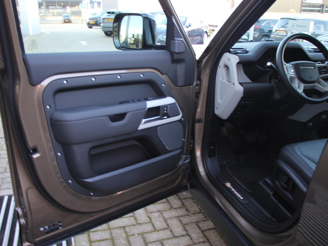Land Rover Defender 110 P400e XS Edition Land Rover Defender 110 P400e 110 XS Edition *