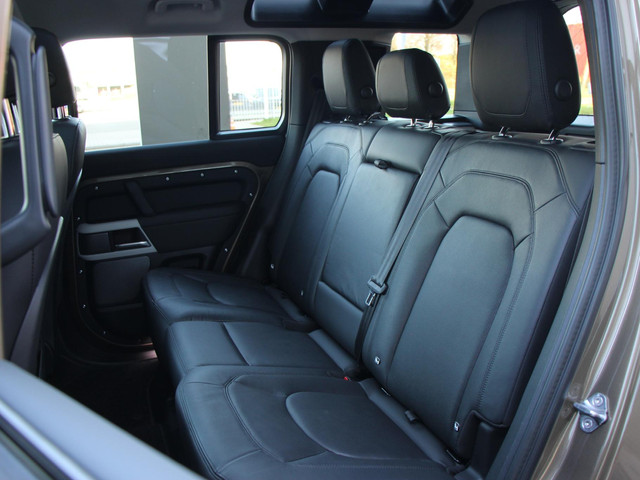 Land Rover Defender 110 P400e XS Edition Land Rover Defender 110 P400e 110 XS Edition *