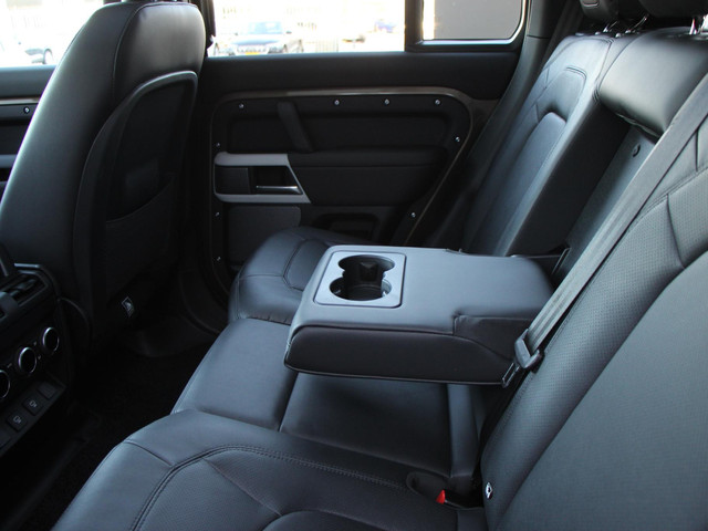 Land Rover Defender 110 P400e XS Edition Land Rover Defender 110 P400e 110 XS Edition *