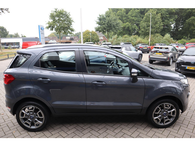 Ford EcoSport 125PK TITANIUM CAMERA TREKHAAK STOEL VOORRUITVERW. LEDER P-SENSOREN CLIMA LM-VELGEN DEALERONDERHOUDEN
