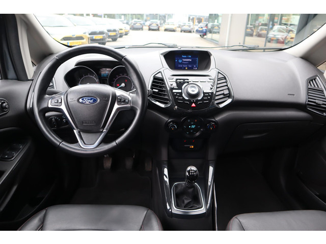 Ford EcoSport 125PK TITANIUM CAMERA TREKHAAK STOEL VOORRUITVERW. LEDER P-SENSOREN CLIMA LM-VELGEN DEALERONDERHOUDEN