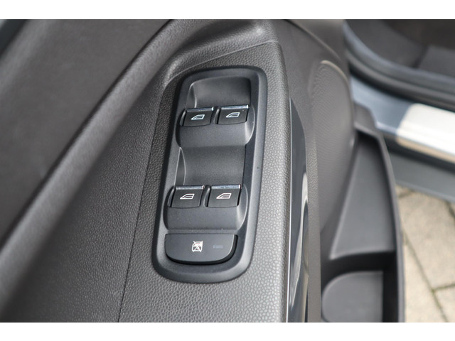 Ford EcoSport 125PK TITANIUM CAMERA TREKHAAK STOEL VOORRUITVERW. LEDER P-SENSOREN CLIMA LM-VELGEN DEALERONDERHOUDEN