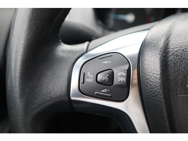 Ford EcoSport 125PK TITANIUM CAMERA TREKHAAK STOEL VOORRUITVERW. LEDER P-SENSOREN CLIMA LM-VELGEN DEALERONDERHOUDEN