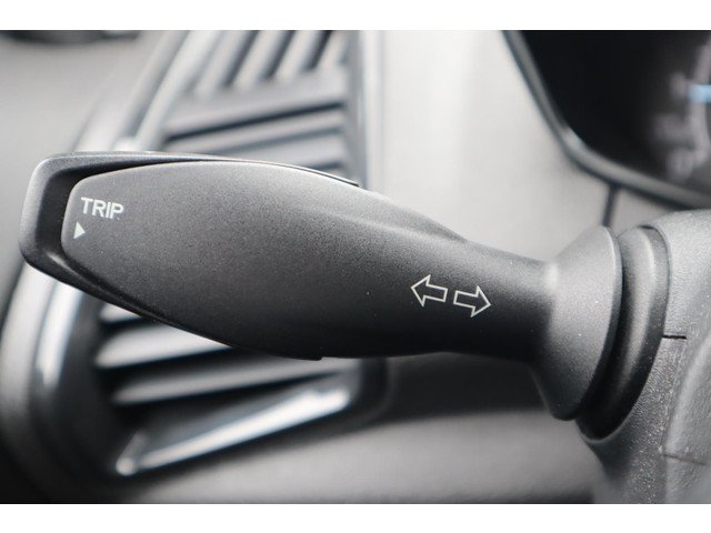 Ford EcoSport 125PK TITANIUM CAMERA TREKHAAK STOEL VOORRUITVERW. LEDER P-SENSOREN CLIMA LM-VELGEN DEALERONDERHOUDEN