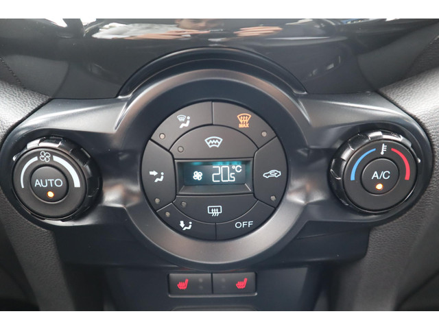 Ford EcoSport 125PK TITANIUM CAMERA TREKHAAK STOEL VOORRUITVERW. LEDER P-SENSOREN CLIMA LM-VELGEN DEALERONDERHOUDEN