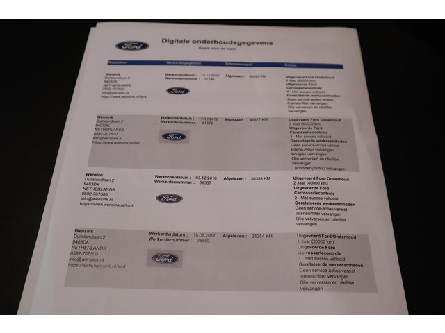 Ford EcoSport 125PK TITANIUM CAMERA TREKHAAK STOEL VOORRUITVERW. LEDER P-SENSOREN CLIMA LM-VELGEN DEALERONDERHOUDEN