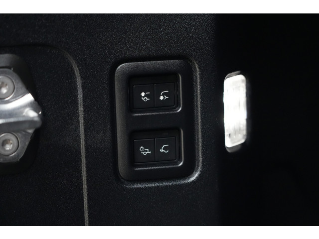 Land Rover Defender 110 3.0 P400 110 X-Dynamic SE 400pk Stoelverwarming Camera Trekhaak