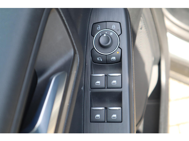 Ford Kuga 2.5 PHEV TITANIUM EL-TREKHAAK EL-STOELEN BLISS P-SENSOREN CAMERA WINTERPACK 4-JR GARANTIE