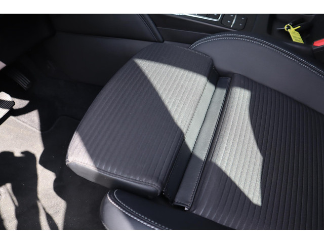 Ford Kuga 2.5 PHEV TITANIUM EL-TREKHAAK EL-STOELEN BLISS P-SENSOREN CAMERA WINTERPACK 4-JR GARANTIE