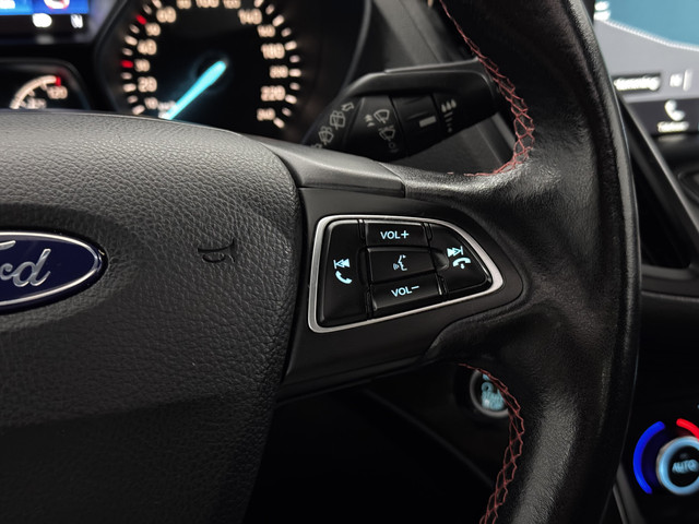 Ford Kuga 1.5 EcoBoost Vignale Pano, Half leder, Navi, Parkeersensoren, Keyless start, Cruise control, Stoelverwarming