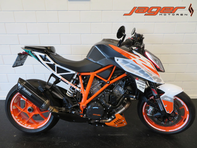 ktm-1290-super-duke-full--akra-historie