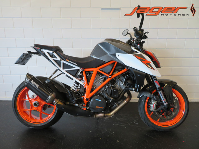 ktm-1290-ktm-super-duke-1290r-akra-