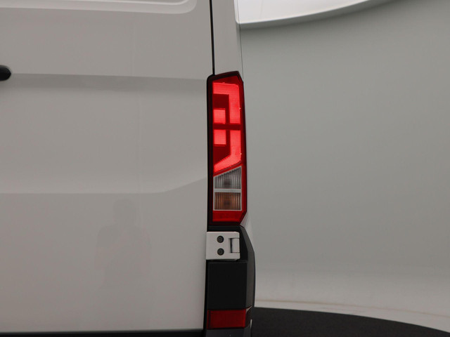 Volkswagen Crafter 35 2.0 TDI L3H3 Trendline | 140PK | Laadruimte Betimmering | Side Bars | Hoog dak | Trekhaak |