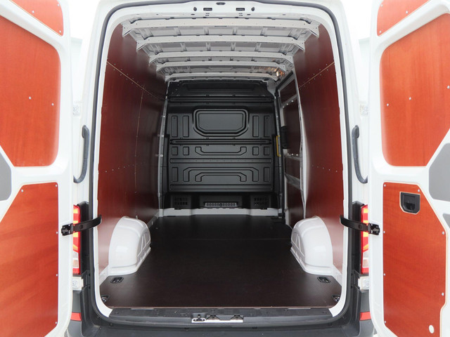 Volkswagen Crafter 35 2.0 TDI L3H3 Trendline | 140PK | Laadruimte Betimmering | Side Bars | Hoog dak | Trekhaak |