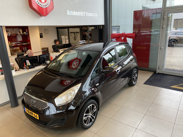 kia-venga-1.6-----cvvt-x-tra-navigatie-climate-control-elektrischpakket-achteruitrijsensoren-aux-ipod-usb-aansluiting-radio-cd-mp-3-speler