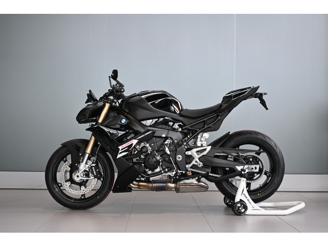 bmw-s-1000-r--blackstorm