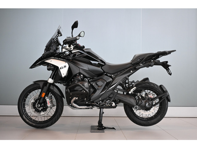 bmw-r-1300-gs-triple-black