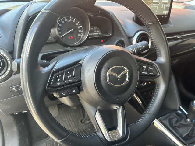 Mazda 2 1.5 Skyactiv-G Comfort    NAVI + CARPLAY    PDC    CRUISE    AIRCO    STOELVERWARMING