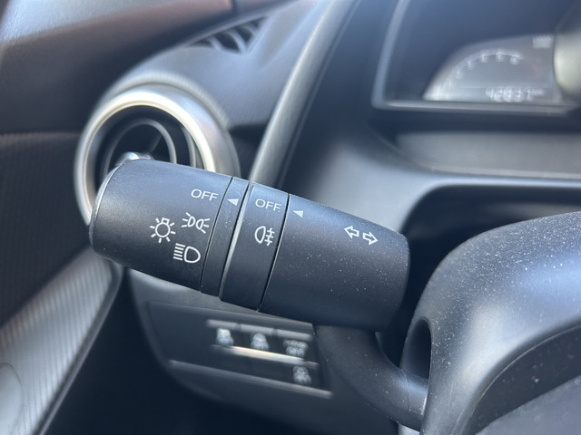 Mazda 2 1.5 Skyactiv-G Comfort    NAVI + CARPLAY    PDC    CRUISE    AIRCO    STOELVERWARMING
