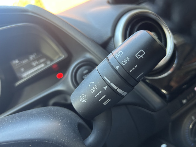 Mazda 2 1.5 Skyactiv-G Comfort    NAVI + CARPLAY    PDC    CRUISE    AIRCO    STOELVERWARMING