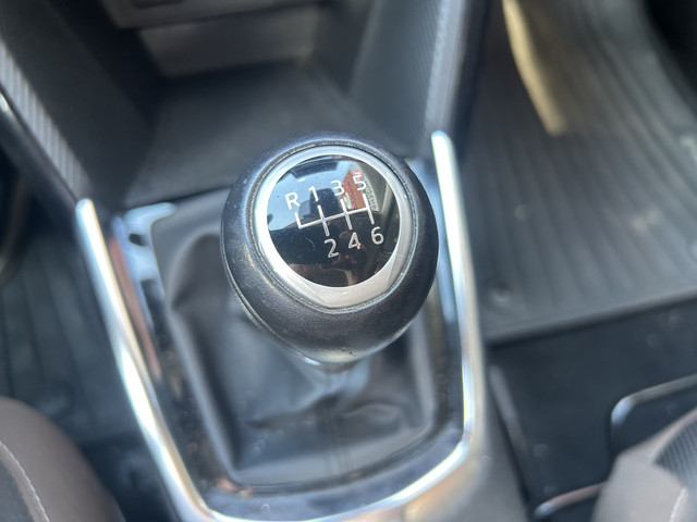 Mazda 2 1.5 Skyactiv-G Comfort    NAVI + CARPLAY    PDC    CRUISE    AIRCO    STOELVERWARMING