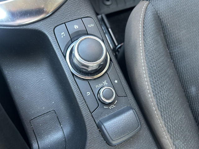 Mazda 2 1.5 Skyactiv-G Comfort    NAVI + CARPLAY    PDC    CRUISE    AIRCO    STOELVERWARMING