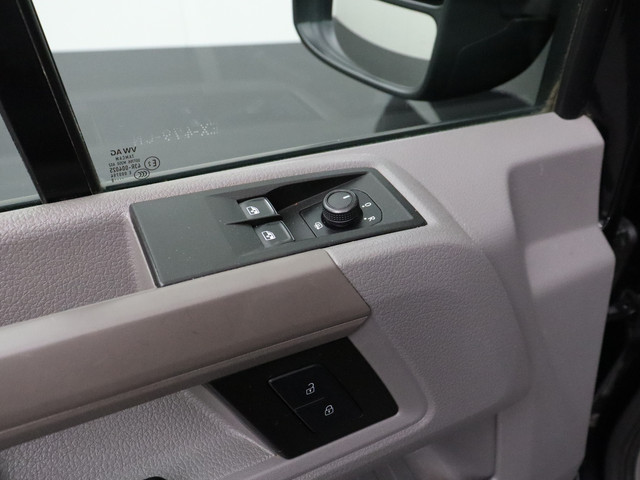 Volkswagen Crafter 2.0TDI 140PK L3H3 | Airco | Cruise | 3-Persoons | Trekhaak