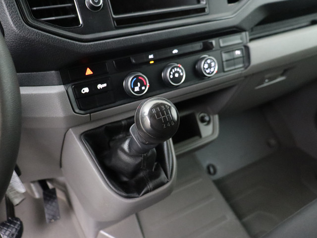 Volkswagen Crafter 2.0TDI 140PK L3H3 | Airco | Cruise | 3-Persoons | Trekhaak