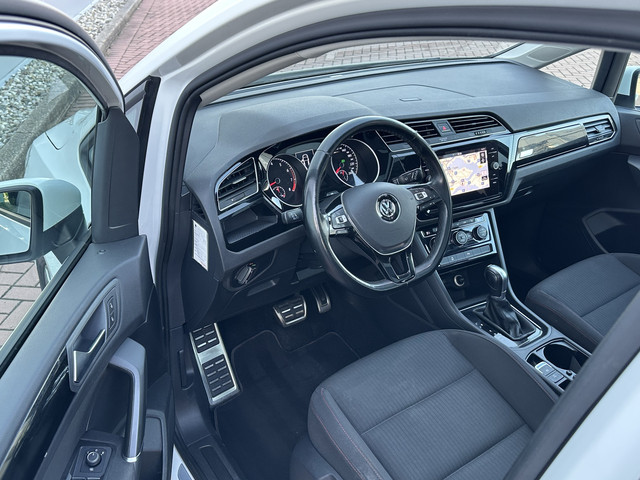 volkswagen-touran-7p-1.4-tsi-150pk-dsg-highline---pano-dak---trekhaak