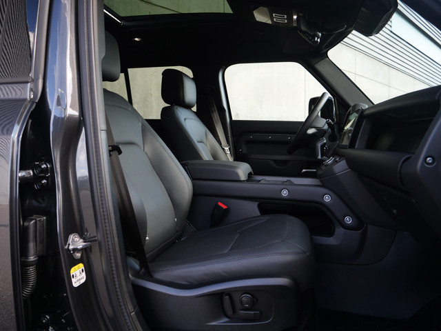 Land Rover Defender 110 2.0 P300e 110 X-Dynamic HSE | pano | stoel koeling | elektr Trekhaak..
