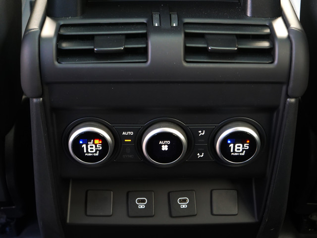 Land Rover Defender 110 2.0 P300e 110 X-Dynamic HSE | pano | stoel koeling | elektr Trekhaak..