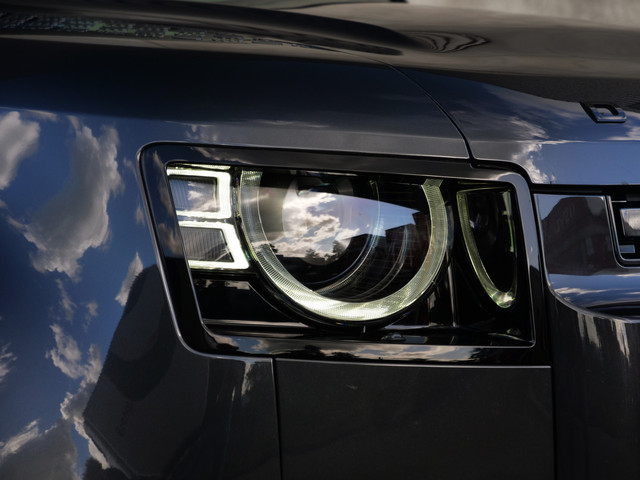 Land Rover Defender 110 2.0 P300e 110 X-Dynamic HSE | pano | stoel koeling | elektr Trekhaak..